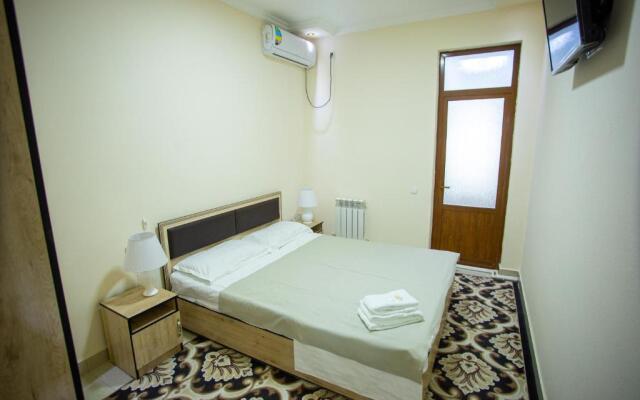 TINY ART HOUSE HOTEL near Airport of Samarkand