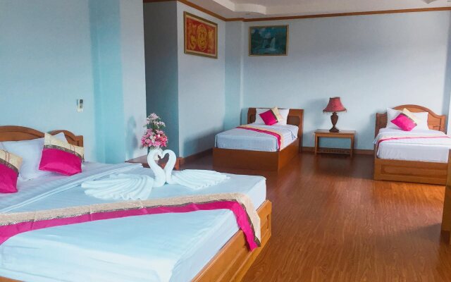 Golden Cherry Hotel