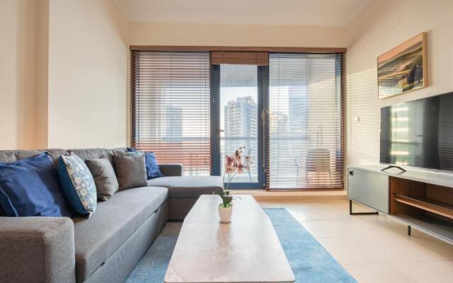 RH- Cozy 1 BR Duplex in X1 Tower