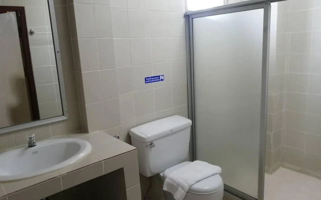 Beachfront Hotel Cha Am