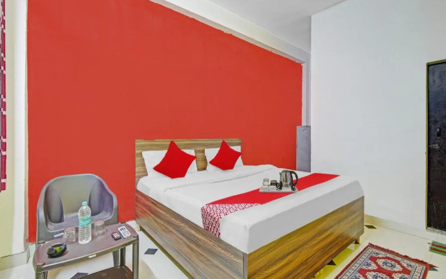 OYO 82775 Radhe Hotel