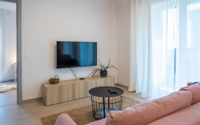 Dream Stay - Brand New Apartment with Balcony & Free Parking