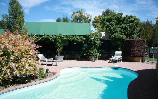 Commodore Court Motel