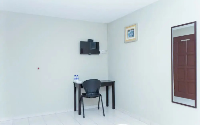 OYO 90338 Prima Saujana Budget Hotel