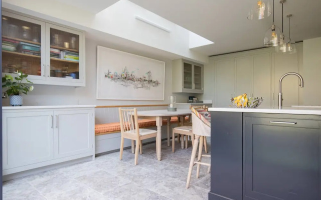 Crondace Road by Onefinestay