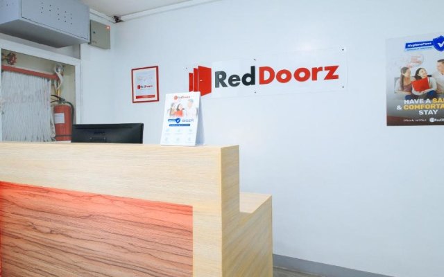 RedDoorz near Zobel Roxas St.