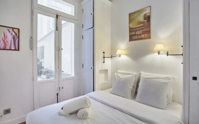 Appartment St Germain des Pres by Studio Prestige