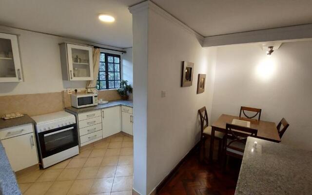 Peaceful, Spacious, Open-plan 2br apartment set in mature garden