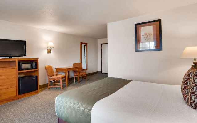 Best Western West Hills Inn