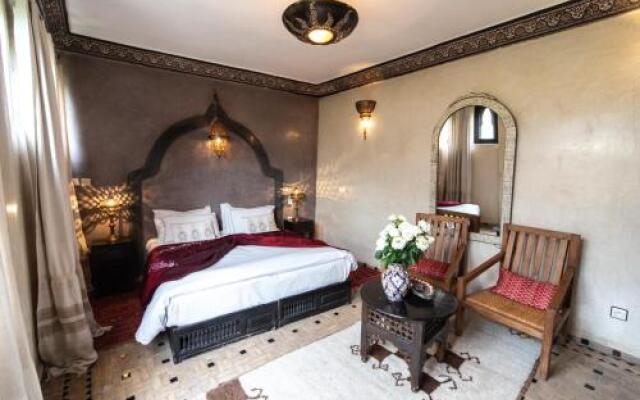 Riad Mur Akush