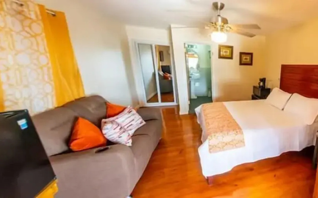 Roatan Airport Boutique Resort
