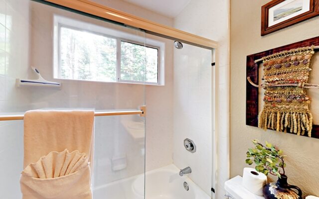 Totally Remodeled Cabin in South Lake Tahoe by RedAwning