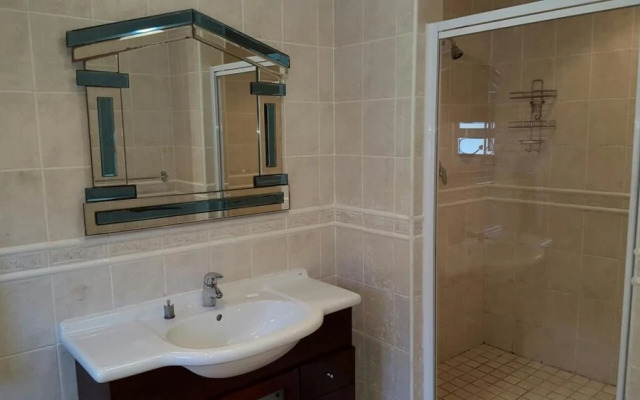 Savoy Lodge - Standard Double Room 7