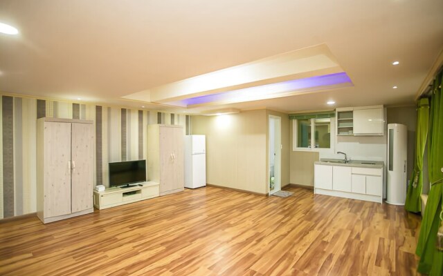 Geumsan Forest White Castle Pension