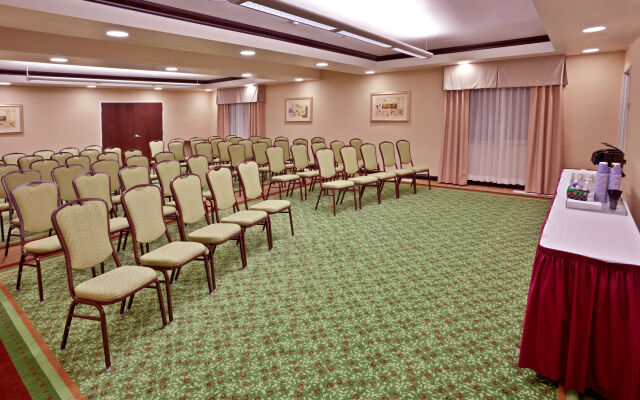 Holiday Inn Express & Suites Ontario by IHG