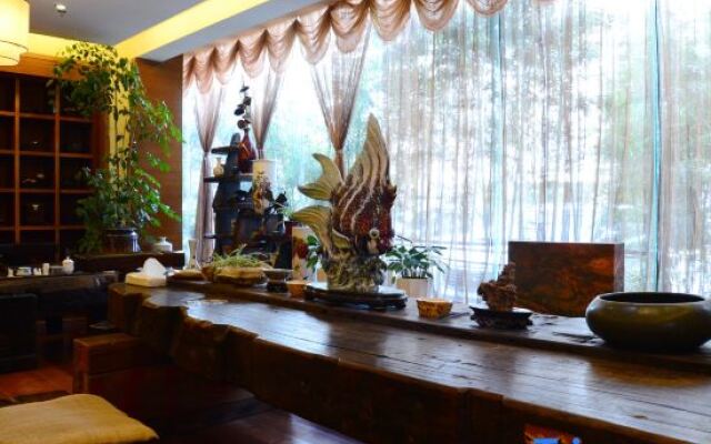 Jasper International Hotel
