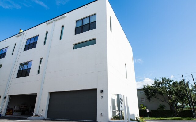 Modern 3 Bed Smarthome in Heart of Tampa