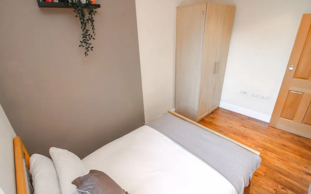 City view flat at Liverpool st Brick Ln