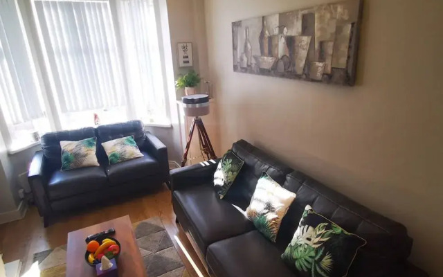 2BR Cozy Duplex in Belfast