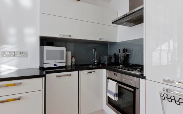 Modern 2bed in Brook Green/ Olympia