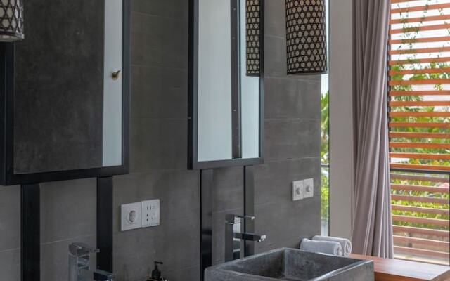 Villa Vida Mira - Elegant 4BR Beachside Villa in Canggu