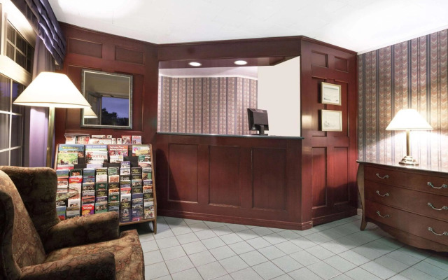 Knights Inn - Kingston ON