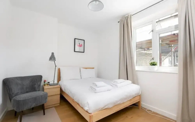 Modern Spacious Home In Well Connected Hammersmith
