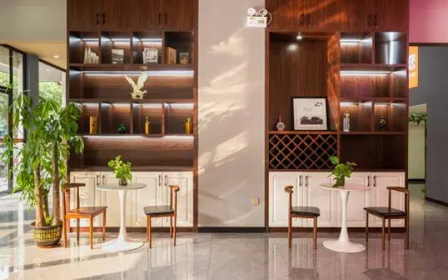 IU Hotel (Wanda Plaza, Hezhou)