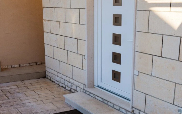 Serious Job Apartment