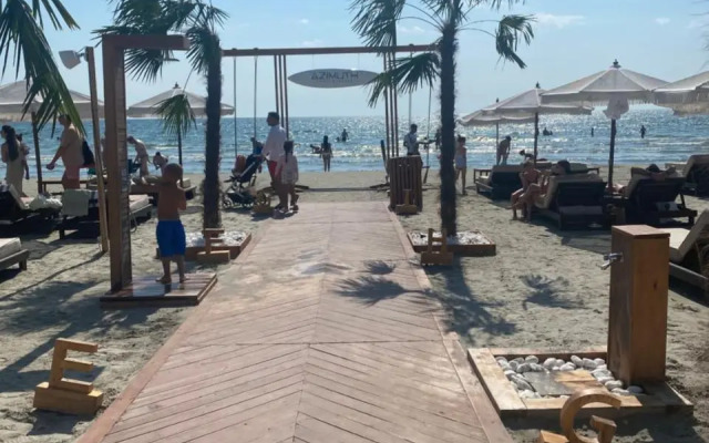 Mamaia Beach Condos 1