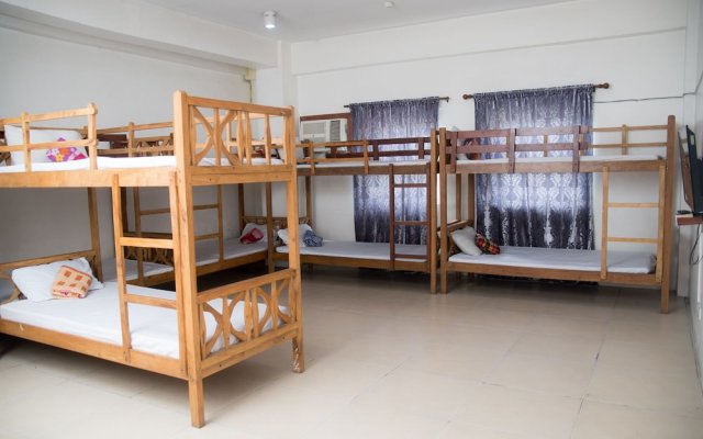 ROOMS498 - Hostel