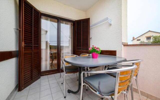 Stela Apartments
