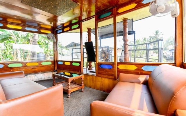 Oyo 24920 Indraprastha Royal Castle Sharing Houseboat