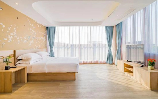 Qihe Lakeview Hotel (Jiaxing Nanhu Red Boat Branch)