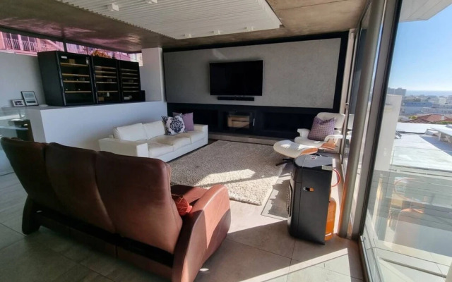 Stylish 2 Bedroom Apartment With Stunning City Views
