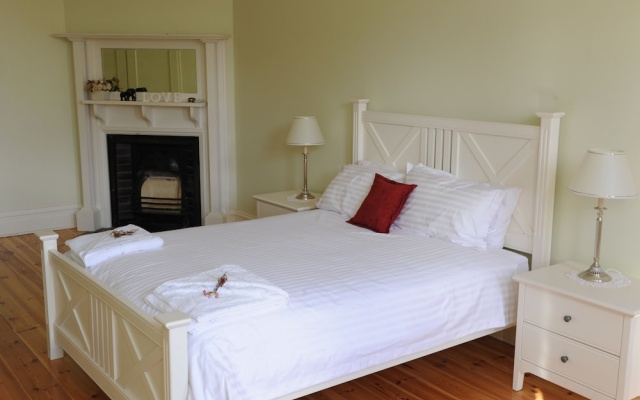 Cockburn House – Guest Rooms – Jamestown