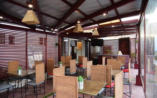 Earl Heights Suites Hotel