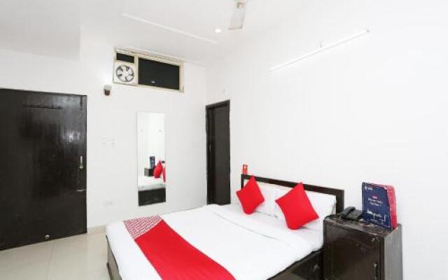 OYO 28411 Taj Guest House