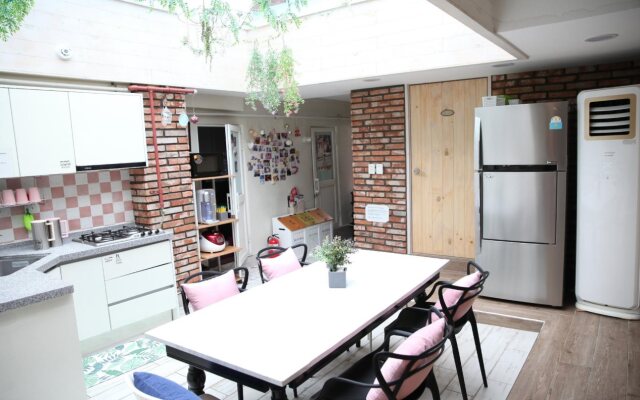 Unni House