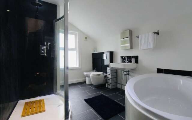 Remarkable 3-bed House in Bath