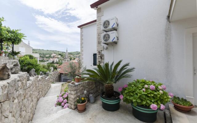 Apartments Marinko in Splitska - island Brac