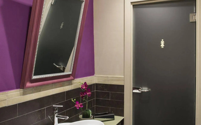 Smart Hotel Gallery House
