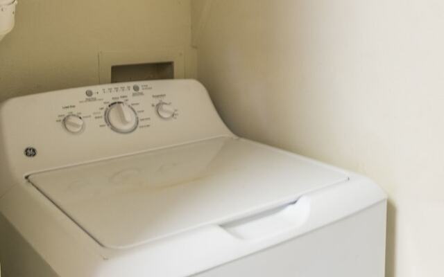 2 BR Apt in Windy Hill near beach by Frontdesk