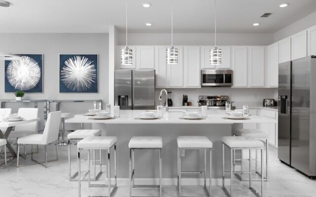 Stunning House With Private Pool