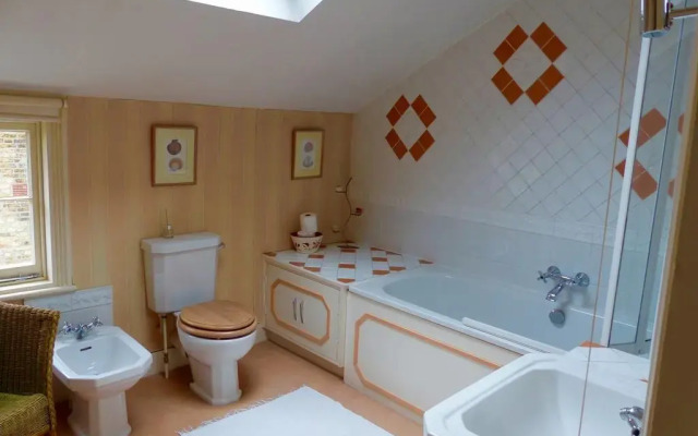 Veeve  Traditional 5 Bed House Orlando Road Clapham