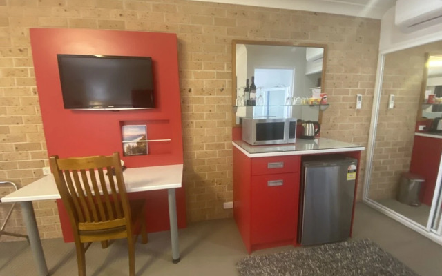 Avaleen Lodge Motor Inn