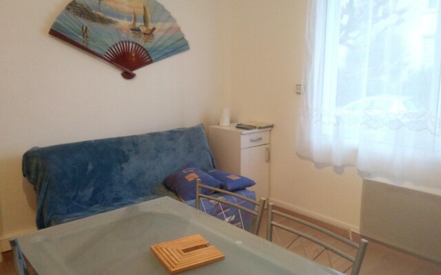 Apartment With one Bedroom in Jonzac, With Terrace and Wifi