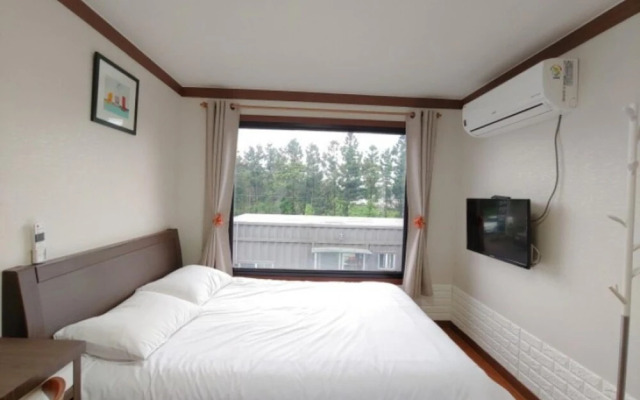 Seogwipo Shineville Pension