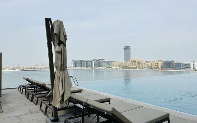 StoneTree - Luxurious 1 BR with Private Beach Access