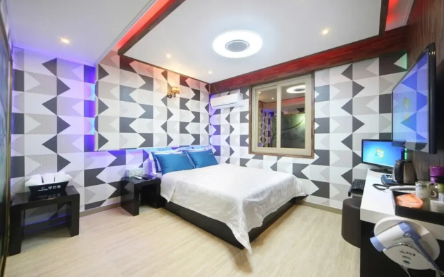 Jinju Comma Self check-in Motel